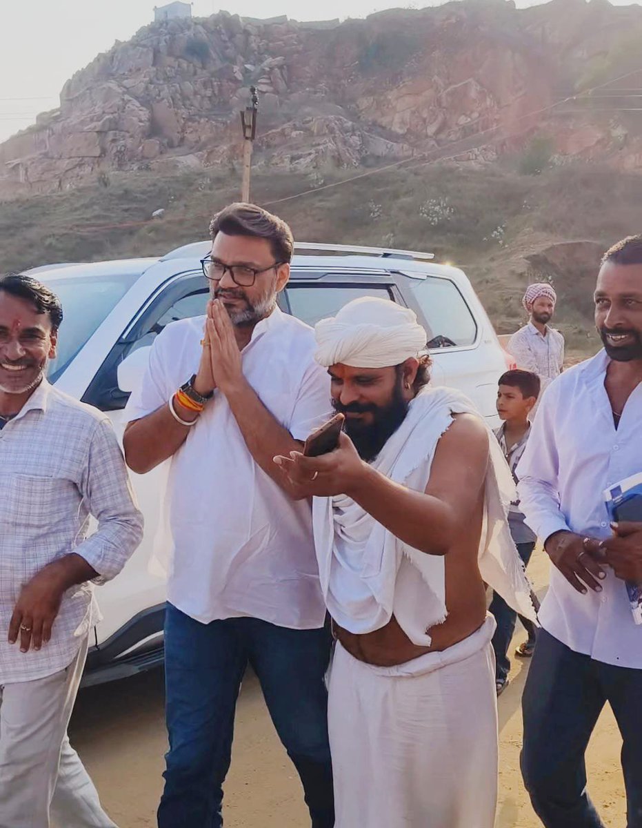 _Team_LS's tweet photo. आज श्री @_lokeshsharma जी ने बालाजी धाम, अजमेरी (श्रीमाधोपुर, सीकर) में आयोजित श्रीराम मारुति महायज्ञ में आहुतियां अर्पित कर प्रभु श्रीराम एवं बालाजी महाराज का आशीर्वाद प्राप्त किया।
यह पावन आयोजन संत-महात्माओं एवं बालाजी धाम के महंत भूदेव महाराज जी के सानिध्य में संपन्न हो रहा है।