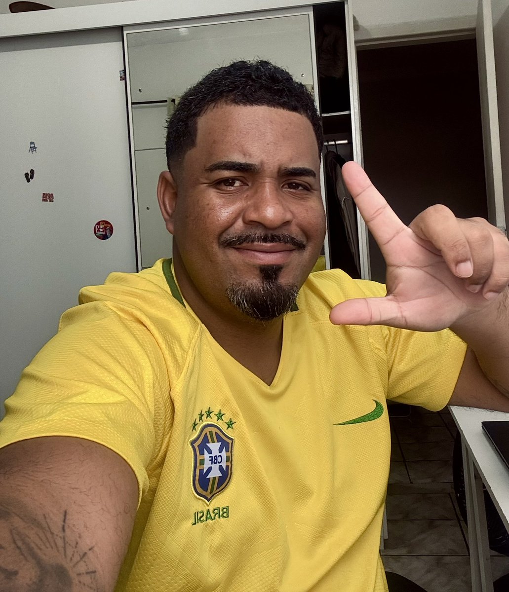 jonasdiandrade's tweet photo. EXPLODAM EM TODOS OS LUGARES A TAG, RÁPIDO 🇧🇷🌟
#OVerdeEAmareloENosso 
#RetomamosNossasCores https://t.co/Pp4NXCn6YZ