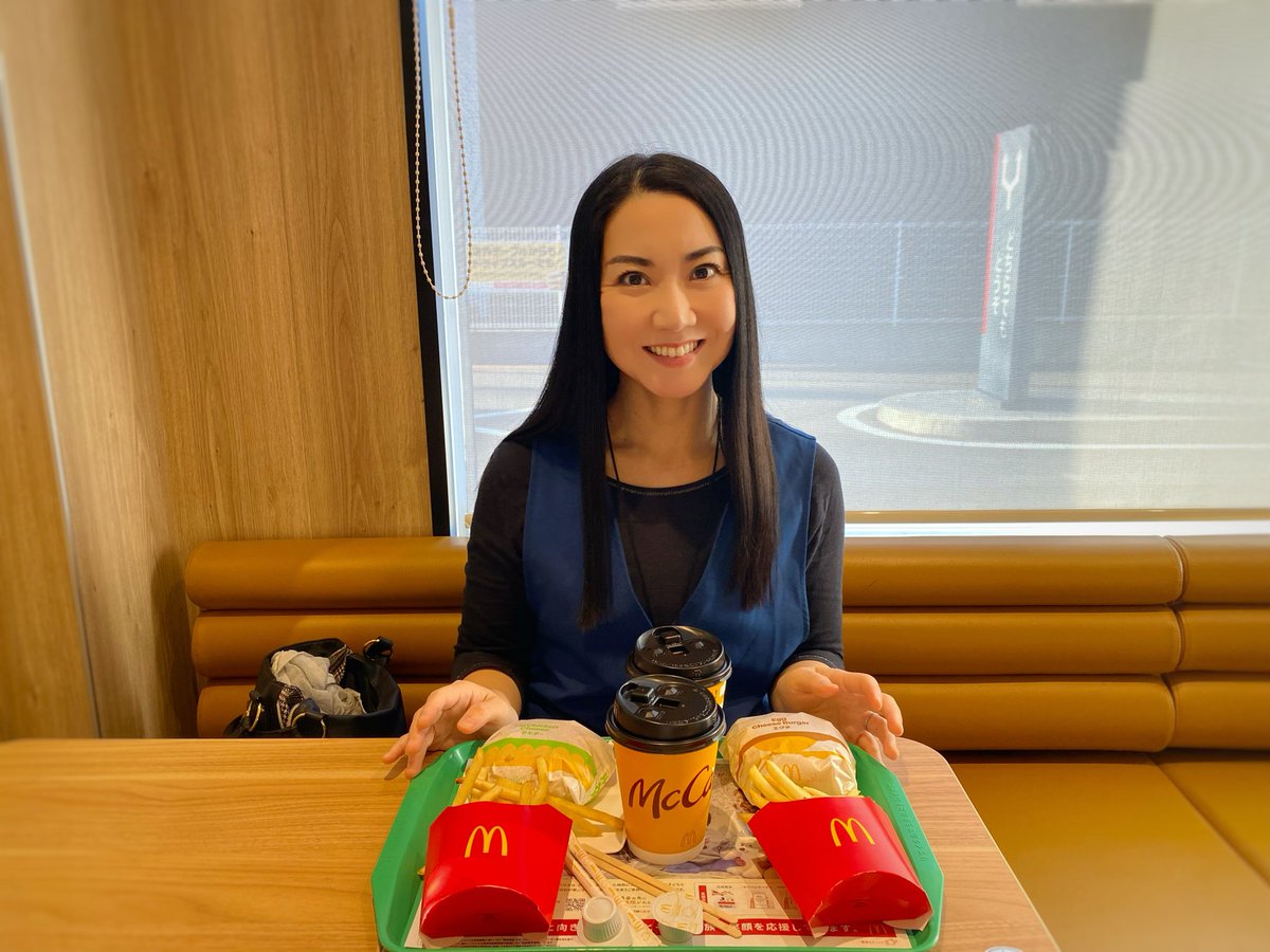 randomyoko's tweet photo. 🇯🇵🇺🇸 USA! USA! 🙌🍔🍟☕️💕 https://t.co/PcjU8iIkyT