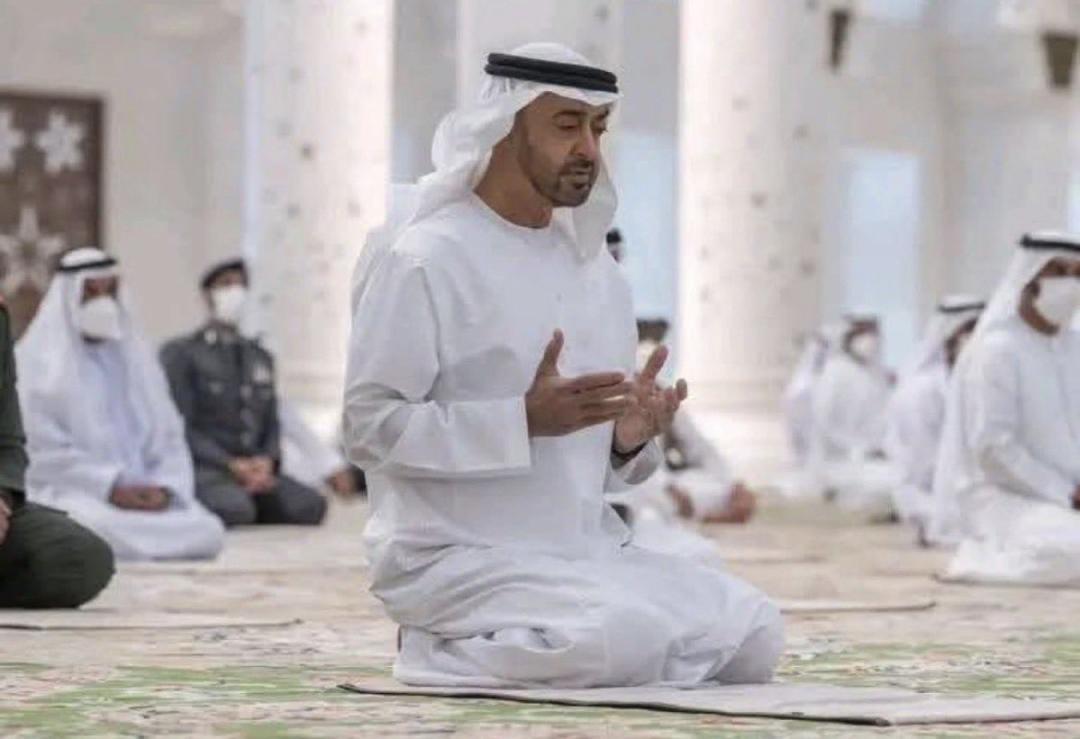ilu22_i's tweet photo. ياتارك الصلاة وش عذرك وأنت تشوف ابليس يصلي https://t.co/7AtTBQCbJp