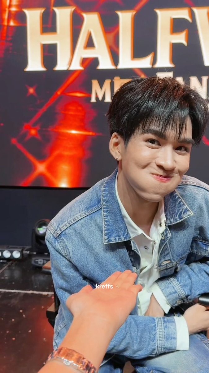 aznknx's tweet photo. กมกม อ้วมอ้วม นี่ลูกใครหว่า 🤲🏻

#รักสุดใจนายแฟนบอยSeries
#MrFanboySeries #auautnp https://t.co/6bPykduzqM