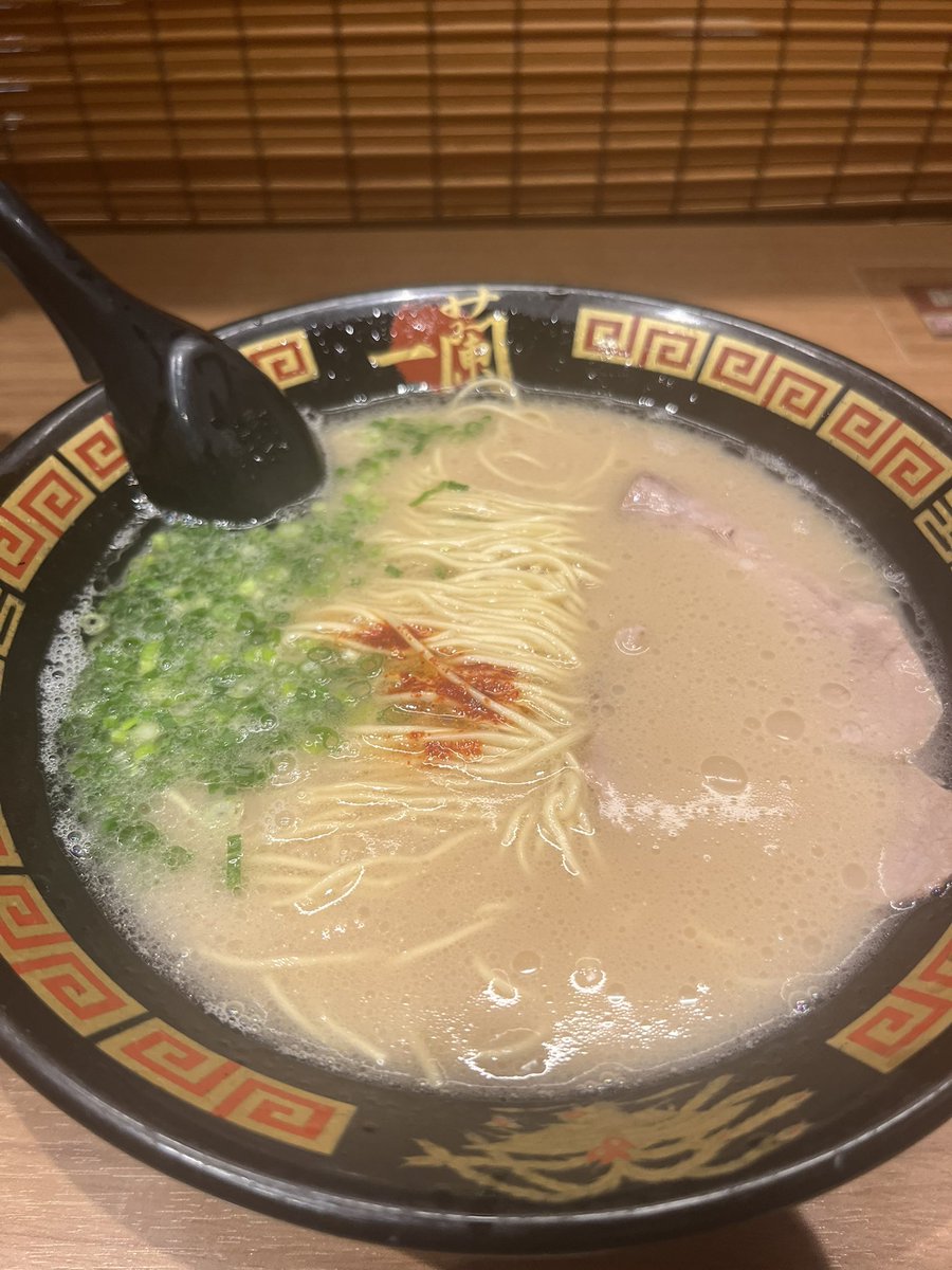 AppleTapiTapi's tweet photo. ステーキの後に一蘭行って腹がきつい https://t.co/lqkvwvE3Ge