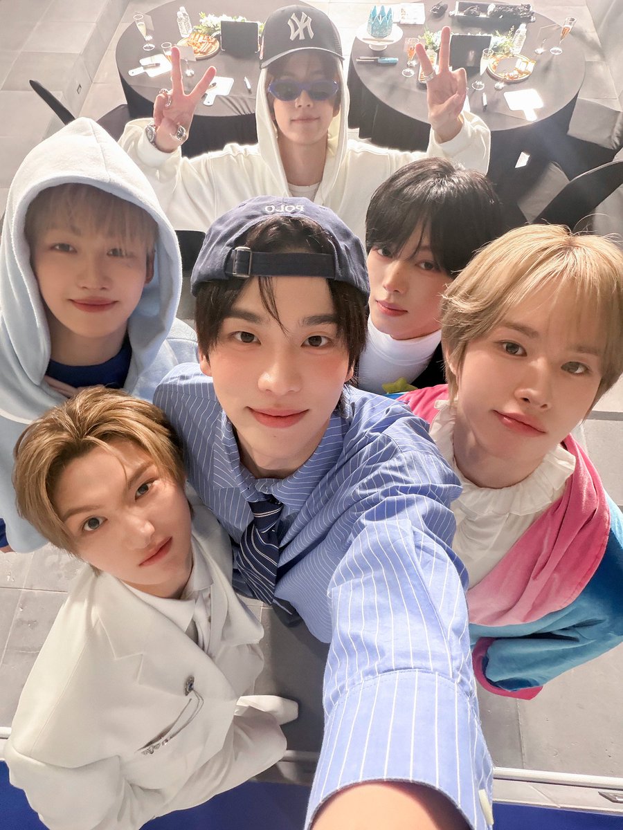 shesaidoh's tweet photo. iloveyew my 6 <3 ♥️ https://t.co/fiKCxY64Du