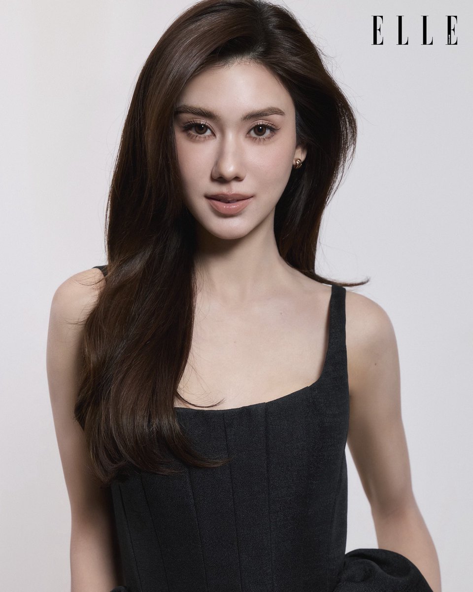 ELLEThailand's tweet photo. เปิดภาพของ ลีน่า ลลินา @lena__lorena ที่มาร่วมแชร์เรื่องราวเส้นทางการเป็นนักแสดง พร้อมพูดคุยถึงผลงานซีรีส์เรื่องล่าสุดอย่าง PLS LOVE รักได้ไหม ใน #ELLEProfile ประจำเดือนตุลาคมนี้

ชมวิดีโอสัมภาษณ์ได้แล้วทาง https://t.co/FNbPQv5jLD 

#ELLEThailand
#ELLEProfilexLenaMiu
#lalinalena https://t.co/bWPkcUQQbW