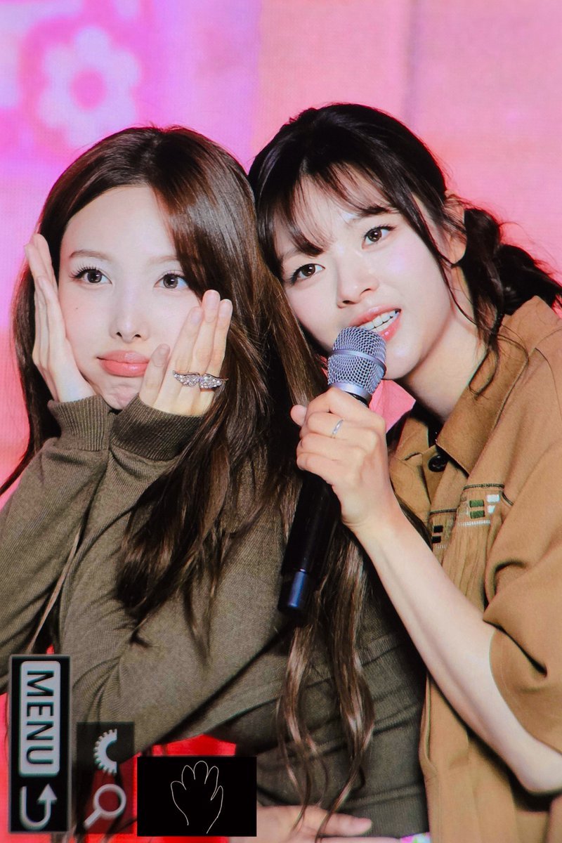 Saneke_'s tweet photo. La novia se le va enojar pero el 2YEON REVIVIÓ https://t.co/uoQBXHGj4P
