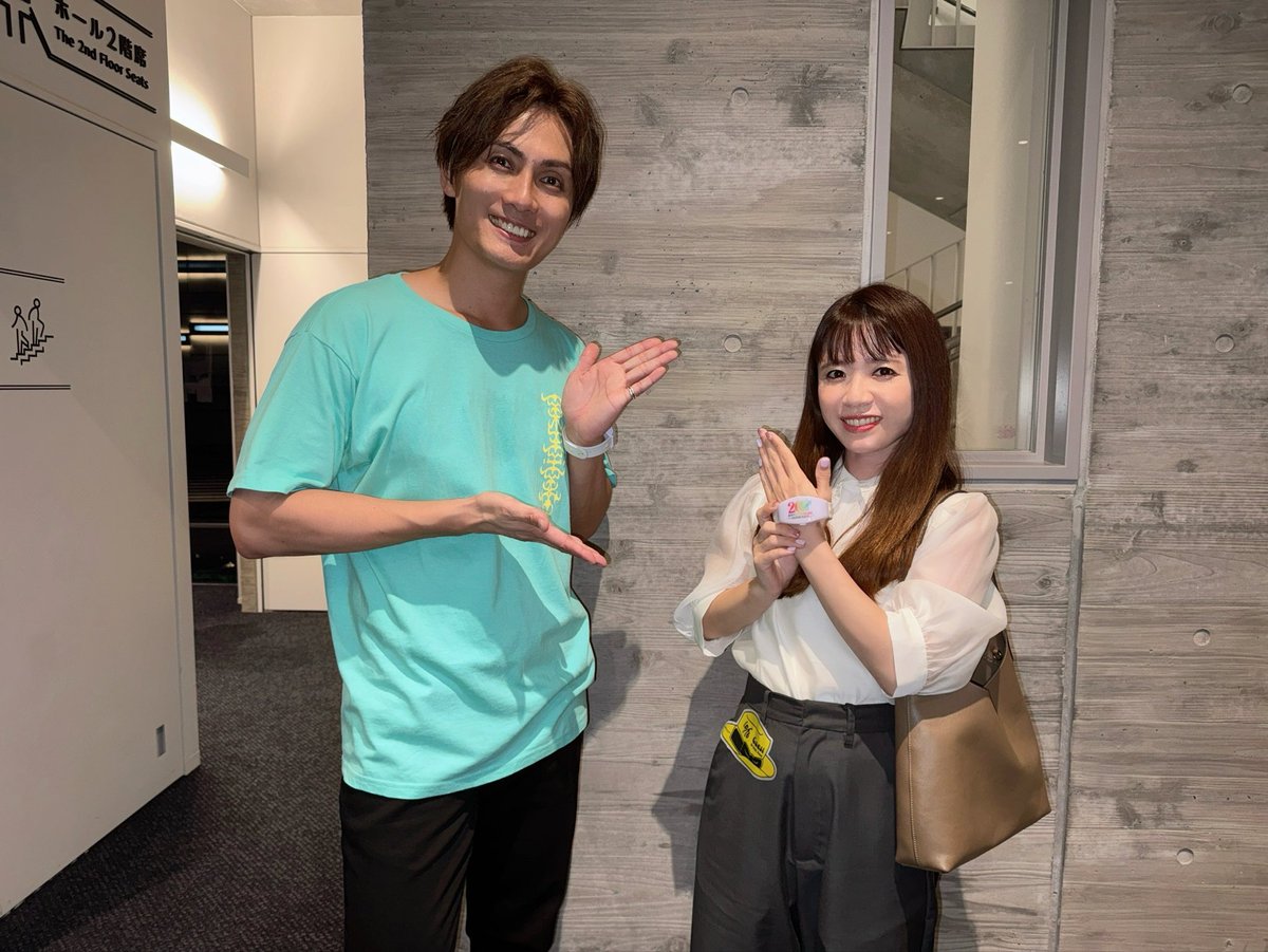 Fujita_Maiko's tweet photo. Kazuki Kato 20th Anniversary Special Live “GIG” 2026 -Smash!!-を観に、LINE CUBE SHIBUYAへ。

#加藤和樹 さんの歌も安定感も、バンドメンバーの演奏も演出も、客席のみなさんの愛もサポートのみなさんの愛もすべてが素晴らしくて、感激しました。

最初から最後まで完璧な歌唱力も、体力も、ギターも弾けるんですか！とか、ジャンプし続けてもブレない歌も体幹凄すぎて、人間ってこういうことできるんだと...✨

作詞作曲させていただきました「 #雷鳴 」も歌も演出も素晴らしくて、終始泣きそうになりました。夕立後の雲まで浮かんだ演出凄かったです。

加藤さんは10年前も去年もご一緒したイベントでは声優さんで、ミュージカル「フランケンシュタイン」の舞台も観させていただいたことがありましたが、ライブは今回初めてでした。アーティストとしてもプロの中のプロなステージで、努力と場数の賜物を見せていただいたような... 本当に感動しました。

客席の拍手も鳴り止まなくて、迫力の声援に、聴く時の静寂に、本当に素敵なファンの方々に愛されていて。

参加できて良かったです。

#加藤和樹20th