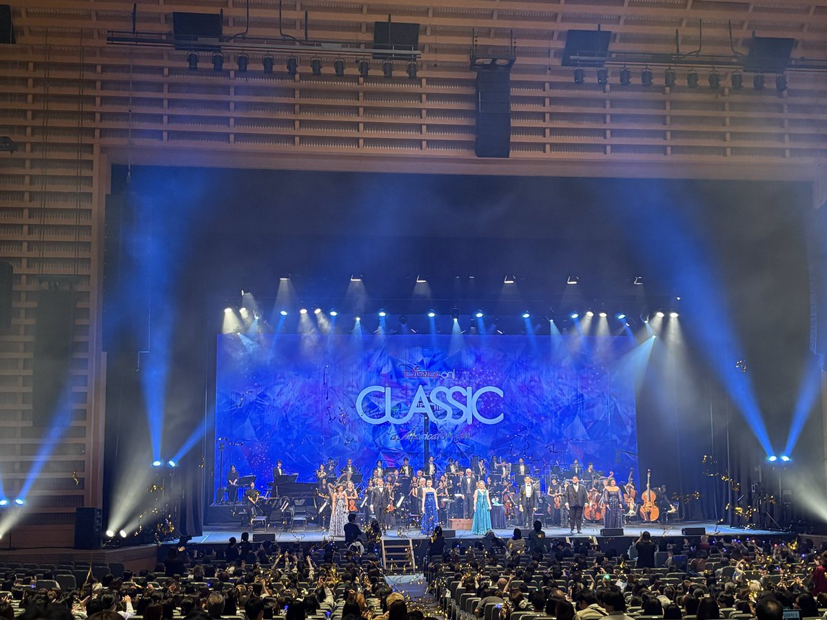 zack9119's tweet photo. 夜は奥さまと #DisneyOnClassic 。生オーケストラでのミュージカル仕立て。歌手(の人達で合ってる？)すごい声量。アナ雪ほぼまるまる一本分演奏してた。声も寄せていて,その世界観に没入できました大満足😊

#東京国際フォーラム https://t.co/spxDIa0dct