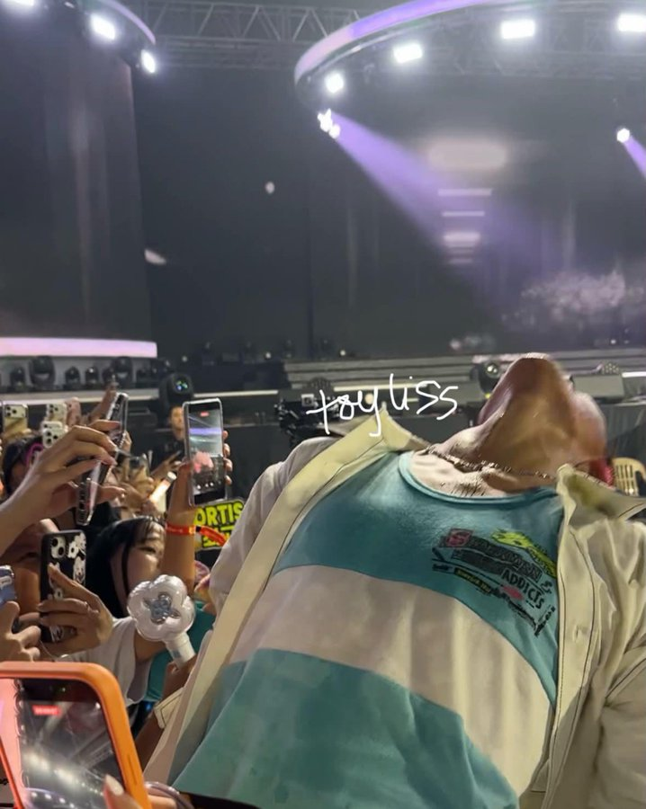 cortis_zip's tweet photo. JAMES????????????????????? ITS LOLLA ALL OVER AGAIN https://t.co/fVKjmp4j50
