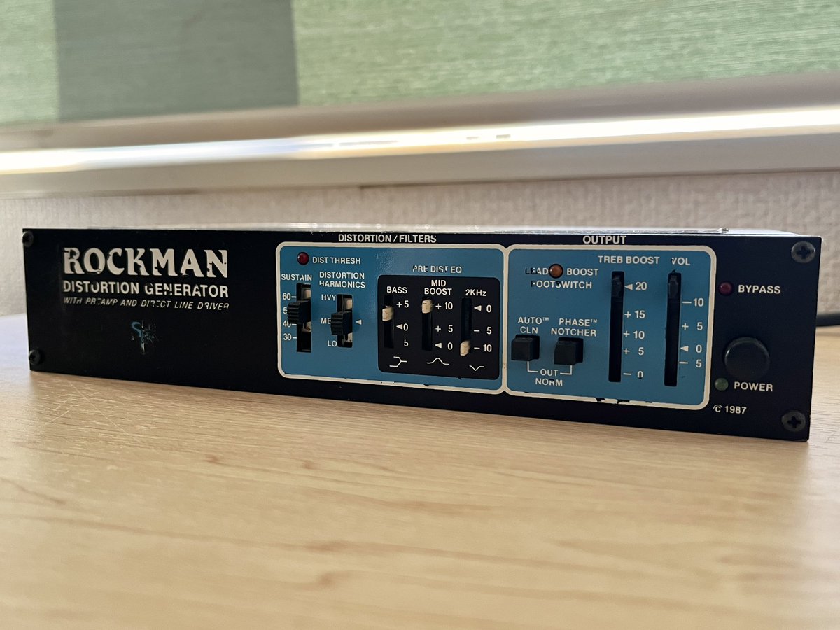 hidee1's tweet photo. 約30年前に買ったROCKMAN。
知る人ぞ知るモノ。
まったく使ってなかったからちゃんと鳴るのかわかんない。電源ランプは光ったw
売ったらいくらになるのかな…。 https://t.co/dxD5rBNsic