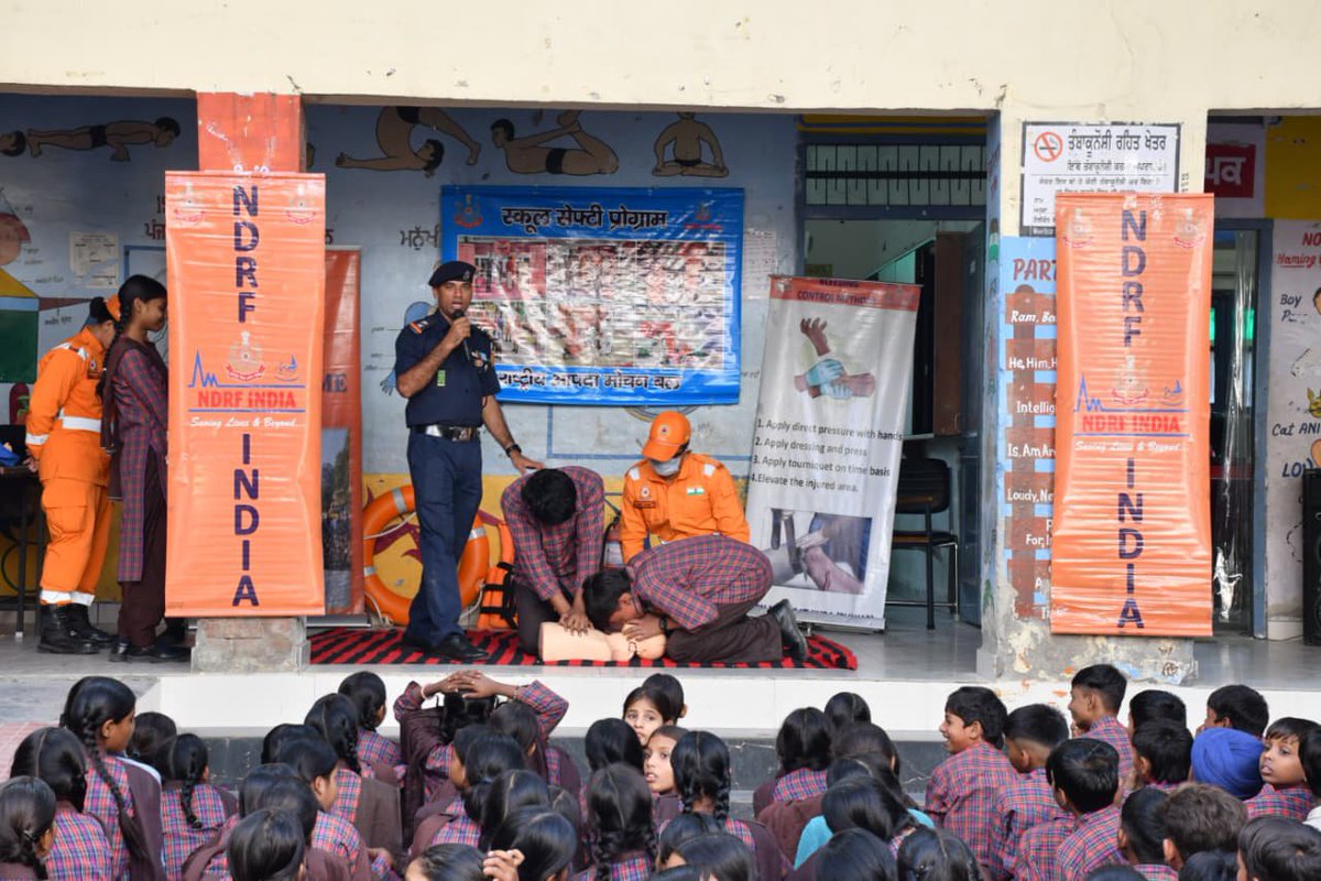 07NDRF's tweet photo. #7Bn NDRF conducted a School Safety Programme for students at GHSS, Janta Nagar, Bathinda (PB). The programme focused on disaster preparedness, first aid and life-saving skills, empowering students to respond effectively during emergencies.
@NDRFHQ https://t.co/SGHARHZUsB