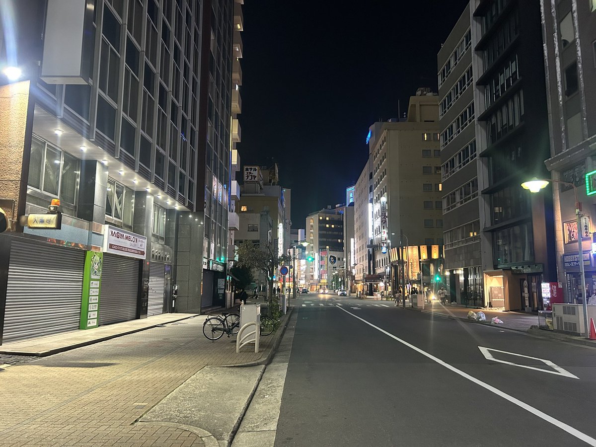 mossan_1110's tweet photo. 名古屋ついた！今日は豊橋の花火を高速から見れたし、焼肉も食べすぎたけど美味かった。何より三好さんが可愛すぎた。
あそこまで可愛いと毎回緊張するんだよな〜可愛くなければケツひっぱたけるのにな…。充電も出来たし仕事頑張れます行けて良かった良かった◎ https://t.co/tq5Vz7hGMk