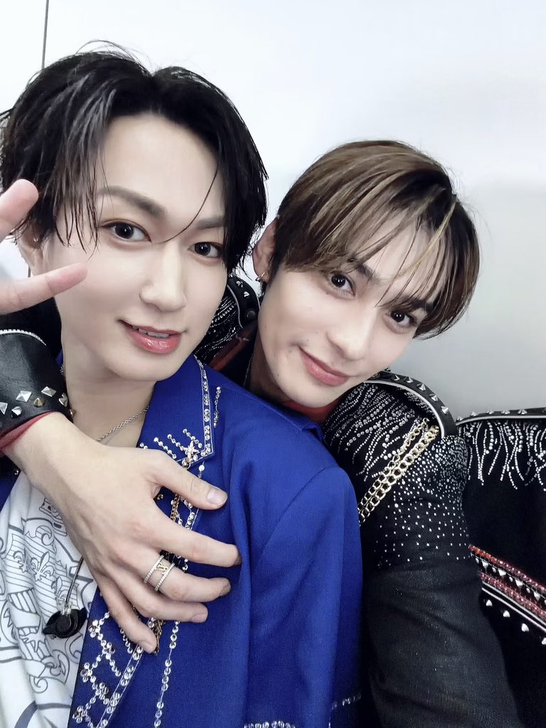 niconico_708's tweet photo. 2年の時を経て、彪馬とこんな距離感で写真撮れて、ちゃんと想い受け取って貰えた哲汰、まじでおめでとう。WWWWWWWWW https://t.co/z962r0mppG