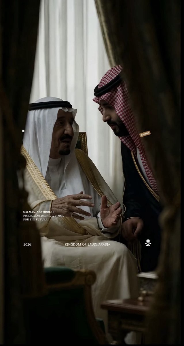AlanziKnoo96675's tweet photo. #انا_ما_اراقب_الشعب_هو_يراقب

وطنّا ما نبيعه مثل من باعوا ولا نعطيه 
أسامينا على صحراه مرسومة ومطبوعة

صبرنا فيه يوم إنه دهورٍ وهالكٍ ظاميه
 شحيح الماء هَمَاج ولا يبل الكبد قرطوعه

 صبرنا فيه حفيا والخلا بأقدامنا نطويه
 وحزّمنا البطون ولا ذبحنا الجوع في جوعه

- خلف بن هذّال- https://t.co/kfgjQegPL4