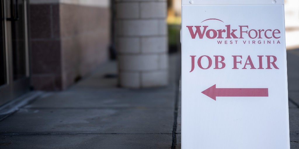 workforcewv's tweet photo. Meet employers face-to-face! WorkForce WV hosts in-person and virtual job fairs state-wide to help you land your next role faster. Check our upcoming events schedule, bring your resume, and make direct connections.
https://t.co/rkDwXOp9DL https://t.co/fmY4fcqjsP