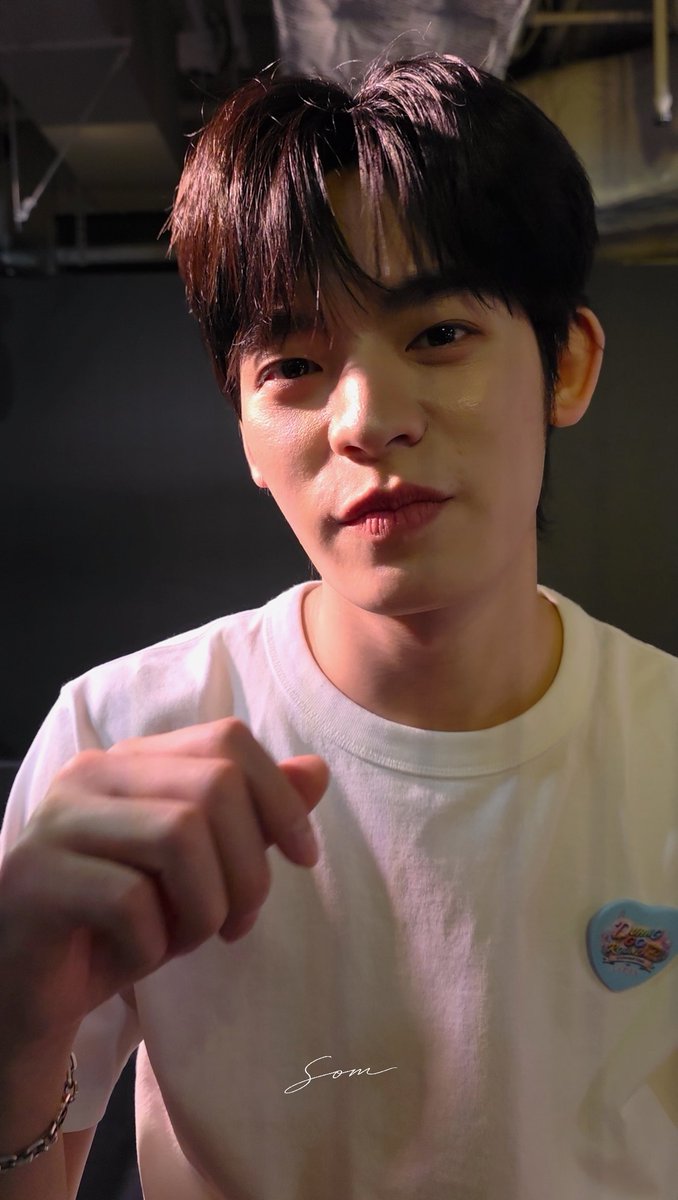 som_soave's tweet photo. 📷🪄✨

照明の加減で線が入っちゃってる(´・ω・)

#DuangFansignInJapan 
#DuangWithYouSeries 
#teeteepor #ตี๋ตี๋ป๋อ #NorthOtto https://t.co/n1KV01BRXi