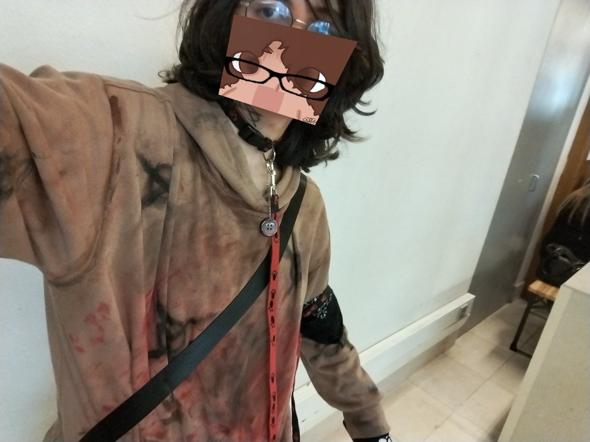 JustmeTheu's tweet photo. I went to Iberanime (a anime con in Portugal) dressed like Anthony 
Let's just say the cosplay looks 70% accurate and I was with my SISTER TWIN MWAH MWAH @mayakkl1 

(Puting my art on my face because this is a dangerous fucking APP)

#creepypasta #anthonyurban #oc #iberanime https://t.co/9y61QjcfJC