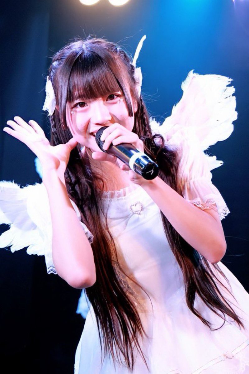 PHOENIX_GOLD_1's tweet photo. 今日は名古屋にて愛知県在住の友人Ｋさんと「ルチアーズ」「ラブリック」「ネオハレーション」のライブを観覧し、有馬千夏ちゃんと２Ｓを撮りました♪😊🎀初対面で、千夏ちゃんが得意なことを話してくれて、とても楽しかった♪😊✨友人との食事を終えて、これから新幹線に乗ります♪😊🚄ハッピー♪😊🌈 https://t.co/iGhLMh1zOB