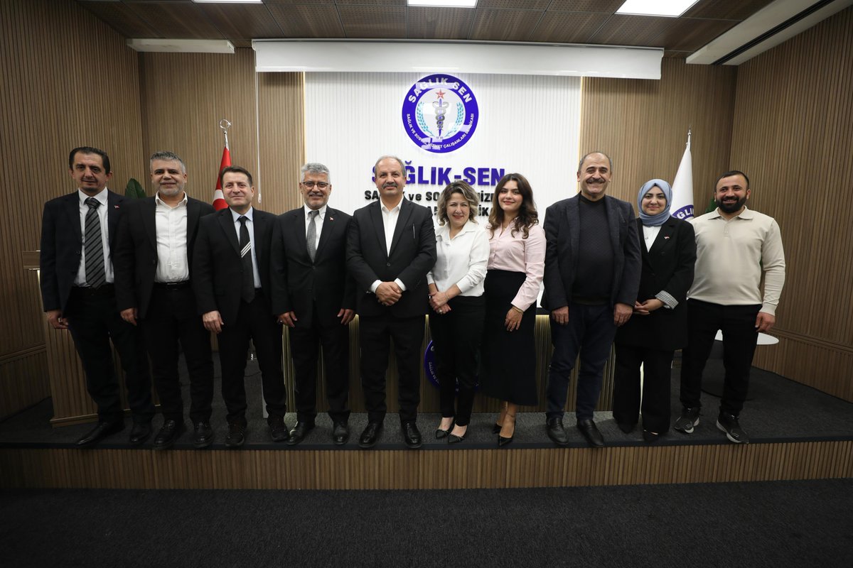 sagliksen's tweet photo. Genel Başkan Mahmut Faruk Doğan: 

📌Gece ve gündüz çalışan sağlık profesyonellerimiz aynı maaşı alıyor. Bu adaletli değil. 

📌Hekim, hemşire, ebe, tekniker gece çalışıyorsa maaşını ona göre fazla almalı. 

📌Gece ile gündüz arasındaki ücret farkının sağlanması için mücadelemizi sürdürecek, bu konuyu her platformda gündeme getirmeye devam edeceğiz.

Sağlık-Sen Ankara 8 Nolu Şubesi'nin İl Divan Toplantısı'nda Genel Başkan Mahmut Faruk Doğan ile Genel Sekreter Durali Baki ve Genel Başkan Yardımcısı Yasin Barutcu, Ankara Etlik Şehir Hastanesi'nde çalışan sağlık profesyonelleriyle buluştu.

⤵️
https://t.co/oLwwsRyxje