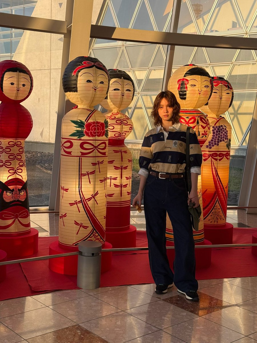 non_dayo_ne's tweet photo. 明日、「のん自由(10)ツアー��がいよいよスタートします。
会場のアンバーホールでの写真です。
なんと私のこれまでを振り返ることの出来るコーナーを作っていただきました。かなりのボリュームで嬉しくなりました。
私のアート作品であるこけし灯籠と一緒に、是非見ていってください。ライブが終わったあとも少しの間展示していてく���るみたいです。
明日、久慈で会おう。 のん
#のん自由ツアー