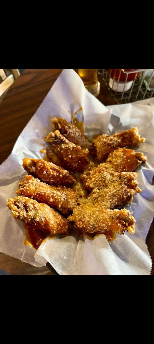 mikemanning15's tweet photo. Archie's Southside  Wings Burgers 
Cold Beer  &amp; All the Games  @SouthSidePgh https://t.co/xVdQgIjLub