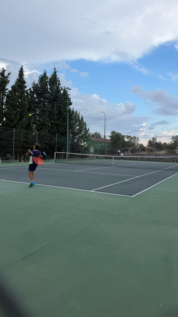 FedExtTenis's tweet photo. Penúltimo torneo antes del Master Regional y del Nacional, hoy ha comenzado el Torneo de Cáceres “Trofeo @DiputacionCC  ” en las pistas de @CabezarrubiaCC   , a por los últimos puntos en juego… @jovendeportEXT https://t.co/6A3B6WjT7h