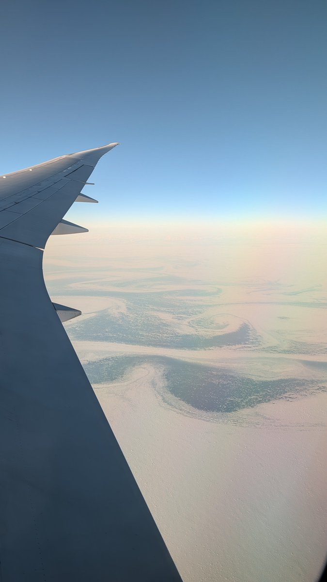 aoko747's tweet photo. Сегодня мы леткли почти через северный полюс! Смотрите, Гренландию пролетали. https://t.co/KrHSxaAeb3