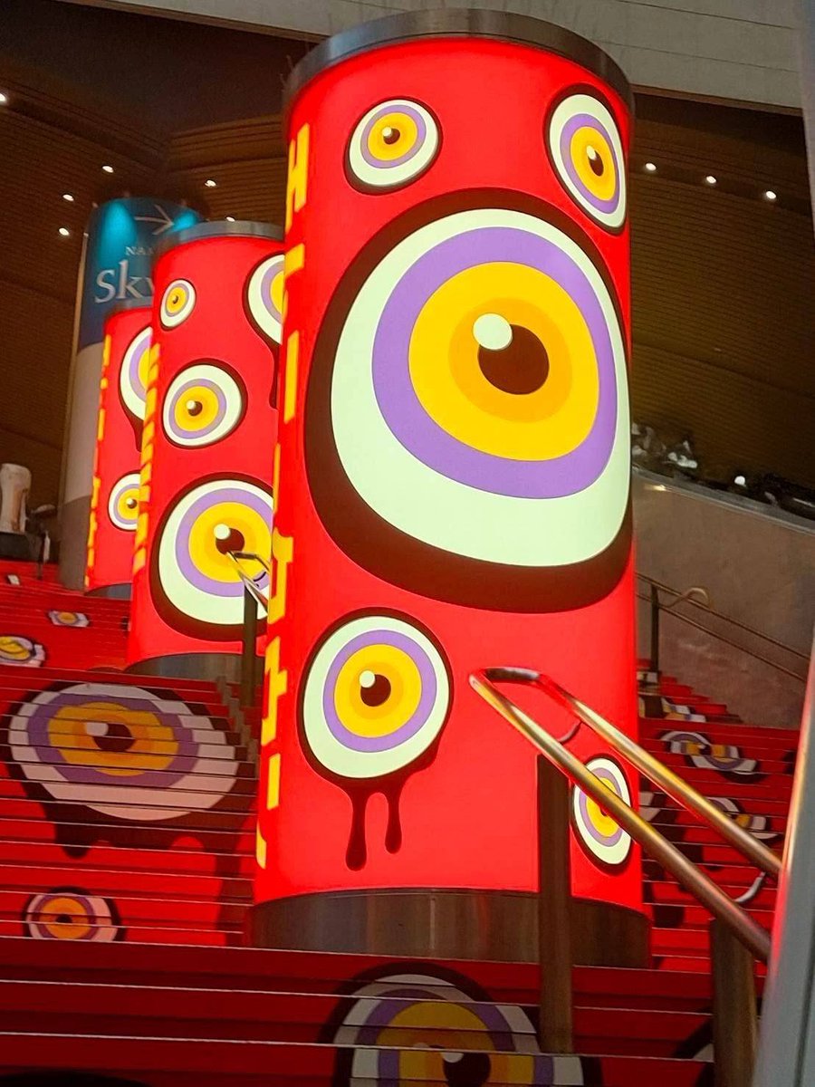 1999cooki1's tweet photo. 『CHIMNEYTOWN HALLOWEEN in NAMBA』に行ってきた。
実際に見ると想像以上に目玉の迫力が凄い！！
キモ可愛い目玉があちこちにwww
ライトアップされたらより一層目玉の迫力と綺麗さに圧倒された。
これが入場無料って嬉しい〜

18日までなのでまだの人是非。

#なんば広場
#南海電鉄
#ハロウィン https://t.co/Zj92BW75y8