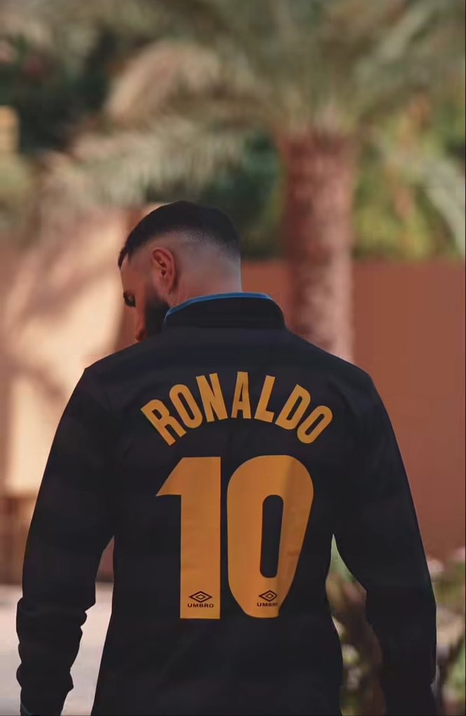 Grandsoncr7's tweet photo. 📱Karim Benzema on IG

Ronaldo influence is just insane, tbh. 🐐 https://t.co/JVlJkLVE39