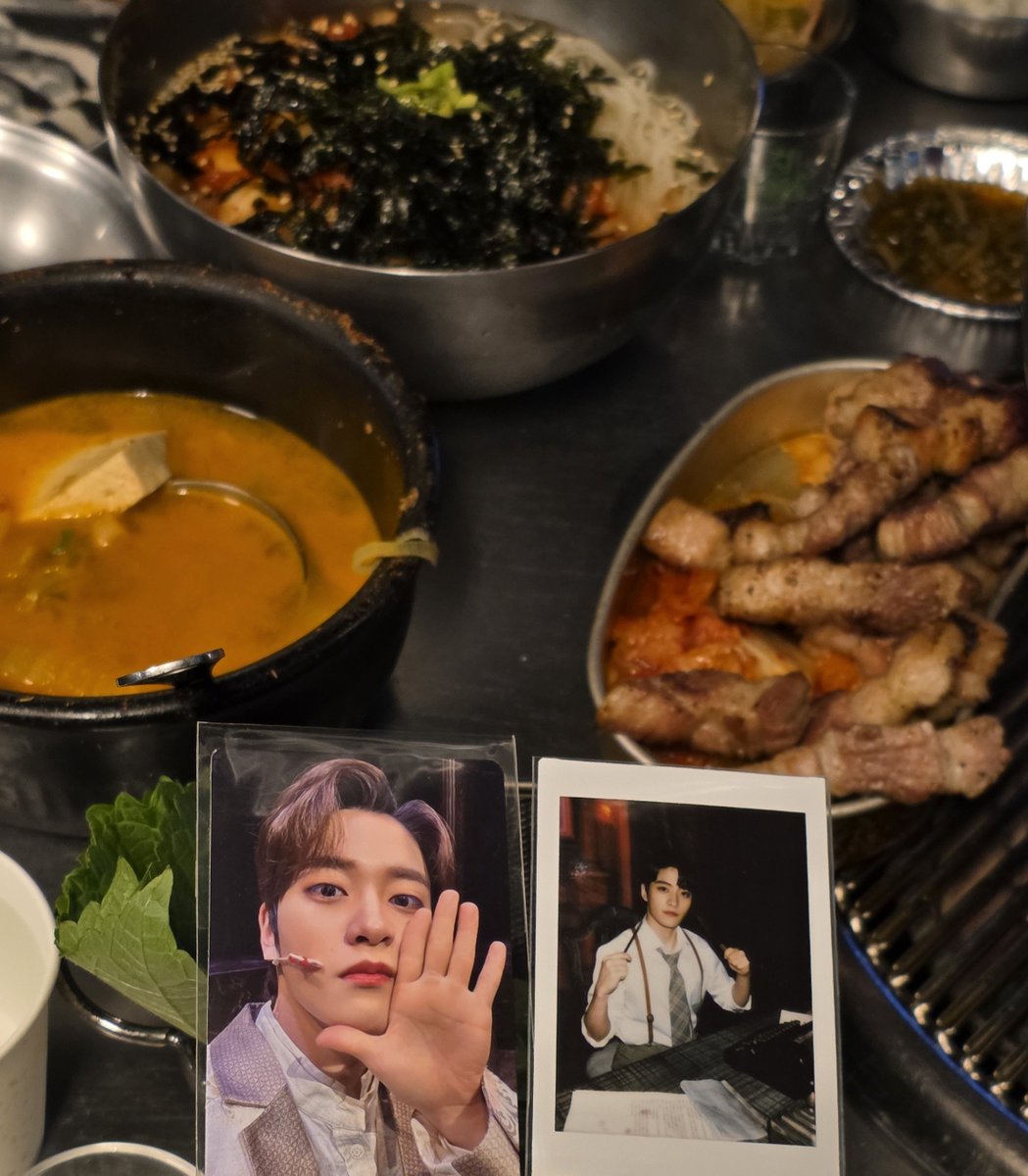 _cheezebread's tweet photo. 예쁜눈나가 90분 공연보고서 110분에 스콜도 기다려주고
껍데기도 구워줬더요 🫶🫶 https://t.co/msuYKbThRT