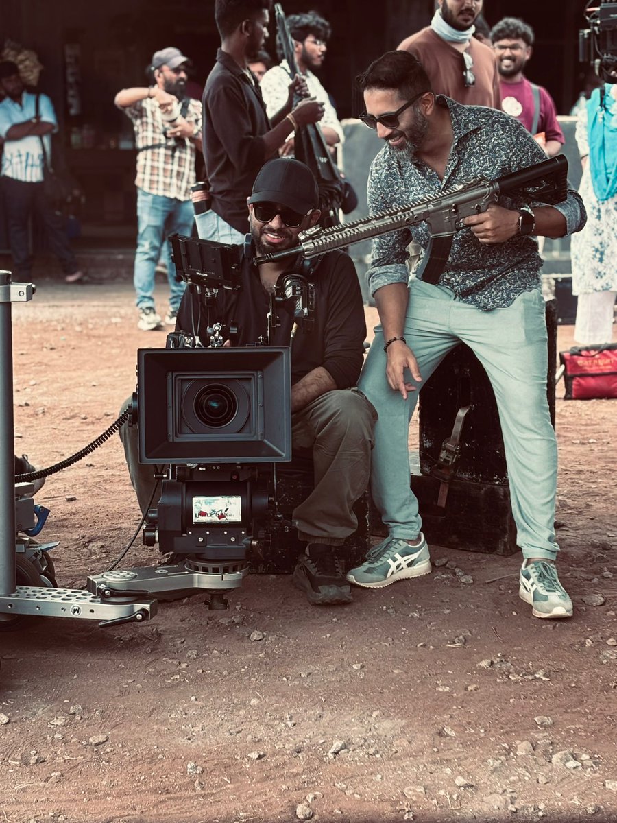 ChethanDsouza's tweet photo. @vijaykartikdop bro, thank you for making all the action look so good with your amazing visuals! 🔥❤️
Congratulations to us, bro! ❤️
#jailer2 #blockbuster #dop #thalaivar #chethandsouza https://t.co/iqRwZ1uCwD