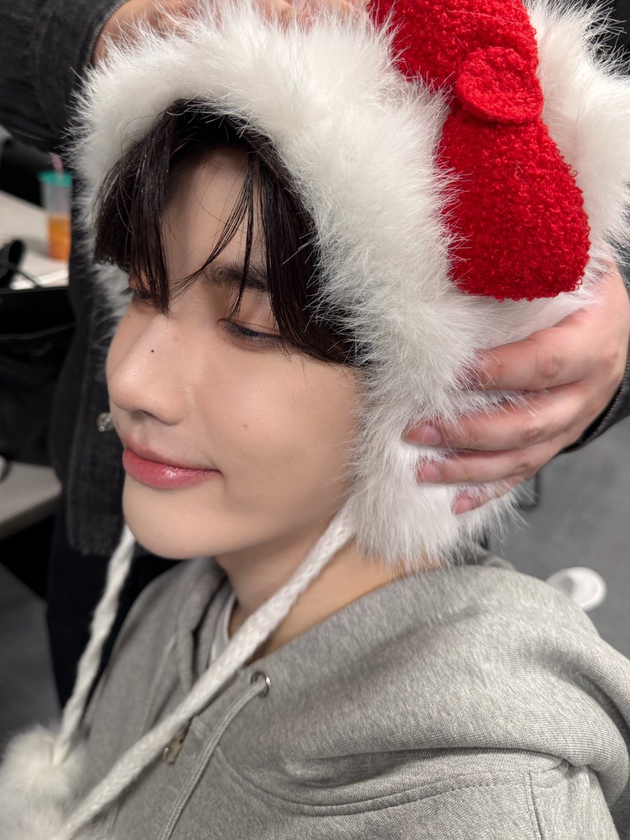 haoo0_'s tweet photo. . ∧,,,∧
(  ̳• · • ̳)
/    づ   * 키티모자 장하오 짱귀여운거 아시는 분 ㅈㅉ 존귀 https://t.co/EYLz5qFbGN