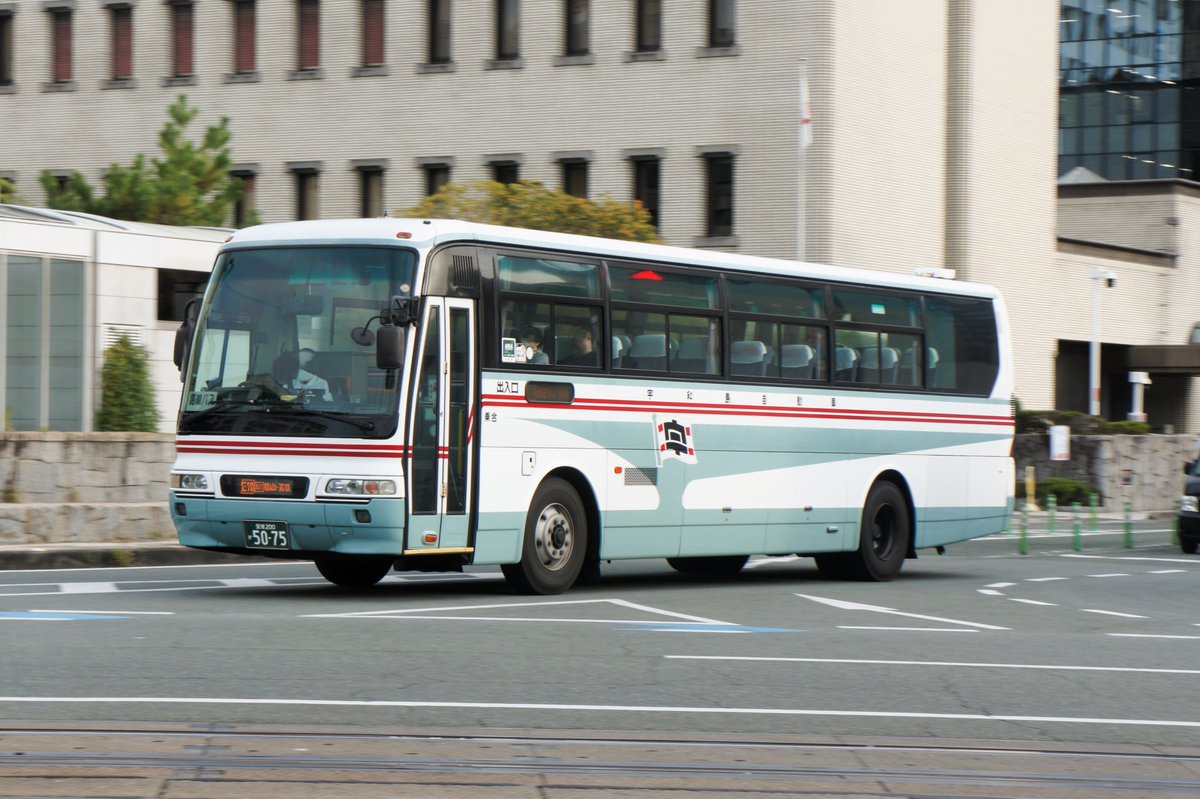 HARTO5285's tweet photo. 【運用離脱】
宇和島自動車
愛媛200か5075
KL-MS86MP
同世代や後輩車両が離脱する中、しぶとく残っていた5075
昨日の運用を最後に離脱したようです。
これにて松山線のエアロバスは全車引退。
22年間、中予～南予を結ぶ大事な役目を果たしてくれました！
今まで本当にお疲れ様でした。さようなら。 https://t.co/dQbknMEUQs