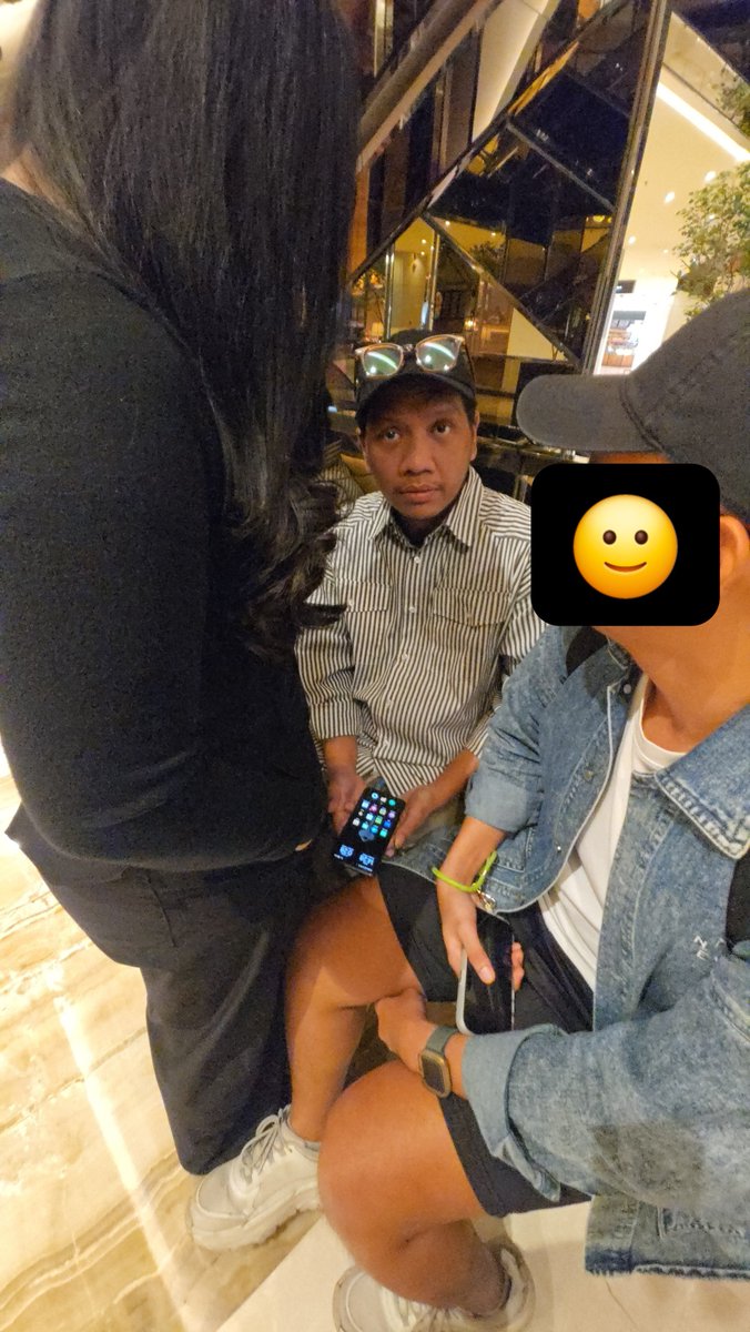 CkHidayat's tweet photo. Kalo gw post ini. Kalian ada yang pernah kena tipu ga sama orang yang ada ditengah video ini? Kalo ada komen yuk. Ini orang td digerebek gaesss kena di GI ... https://t.co/T1wqqWaT7K