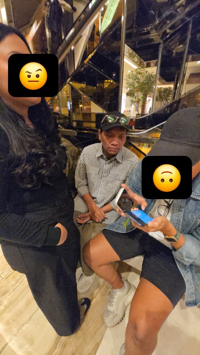 CkHidayat's tweet photo. Kalo gw post ini. Kalian ada yang pernah kena tipu ga sama orang yang ada ditengah video ini? Kalo ada komen yuk. Ini orang td digerebek gaesss kena di GI ... https://t.co/T1wqqWaT7K