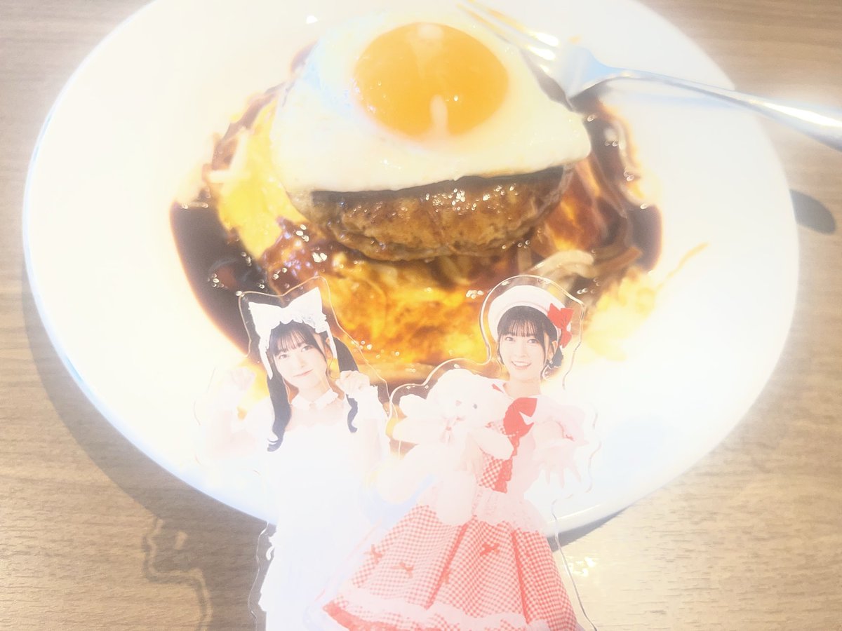 Lieliveoom's tweet photo. @NozomiSuzuhara ご飯から引いていく動画って珍しいですね🤭
デニーズにらぁ麺があるとは😳
教えてくれてありがとう☺️
デニーズ家の近くにないんですけど次見かけたら頼んでみますね！🍜🌶️
9月にたまたまデニーズ行く機会があって、その時に月見バーグオムライスを食べましたよ🌕
デニーズって結構色々あるんですね〜 https://t.co/gDWTqr3R2z