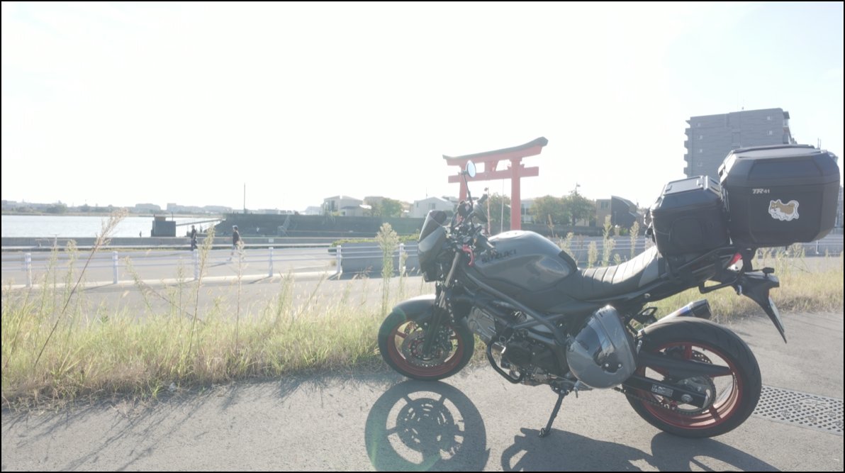 katopyK10y1's tweet photo. こんばんは！
今日は今後の長距離遠征の試しで、シートバッグを付けて、「羽田平和の大鳥居」、まで行ってきました。
羽田空港近くで、飛行機が飛んでいくのが見えるよ（撮ってない） https://t.co/tNtmxSEXln
