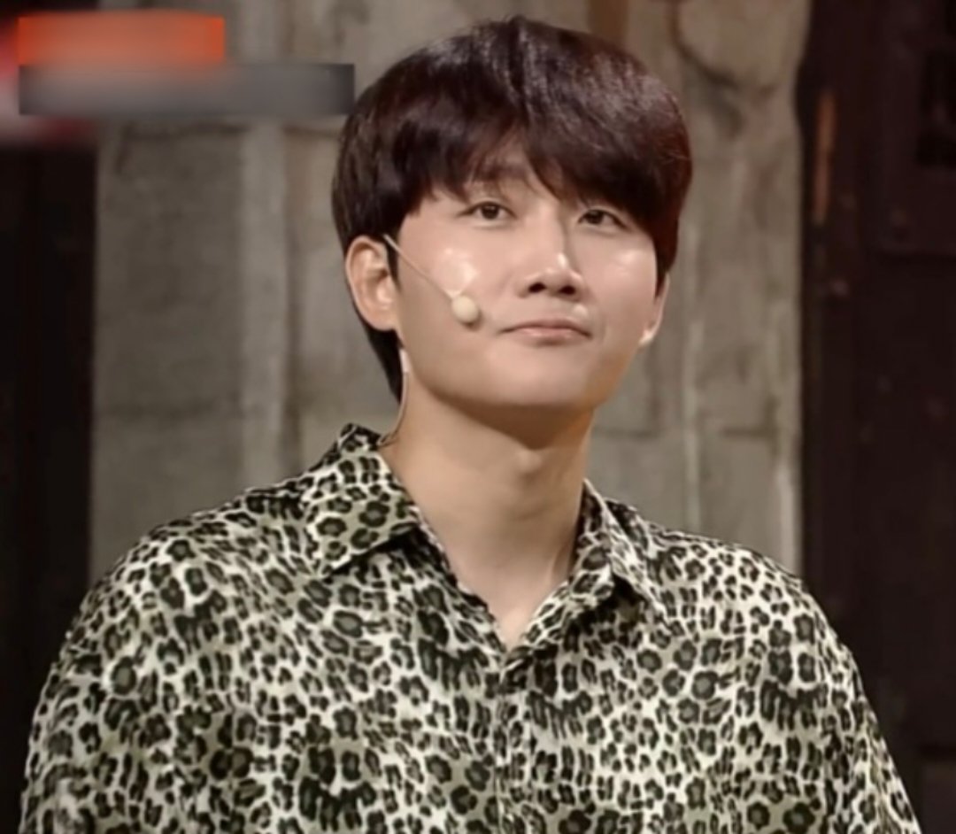 pbgl2o8's tweet photo. 개인적으로 꼽는 이용진 코빅 레전드 외모 https://t.co/AsrmEchYai