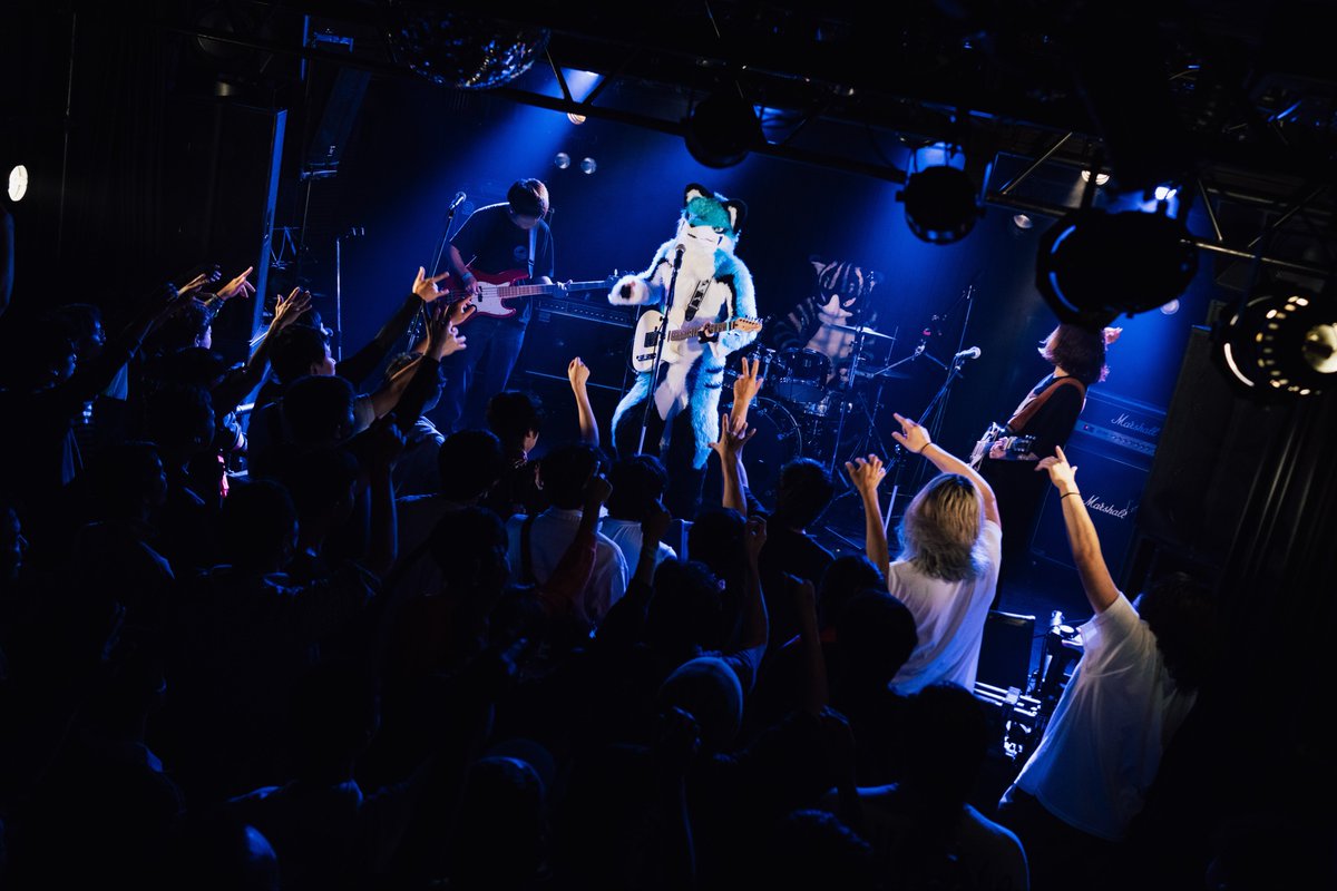 qbinu95's tweet photo. 今日は観ていただいてありがとうございました！！
みんなと一緒に最高な一日を過ごせて幸せです！！

NOCTURNAL BLUE セトリ

リハ.羅針盤 - ASIAN KUNG-FU GENERATION
1.ワールドエンドダンスホール - ヒトリエ
2.若者のすべて - ハヌマーン
3.スカーレット - ART-SCHOOL

#あんたフェス https://t.co/S36GW7Ze4v