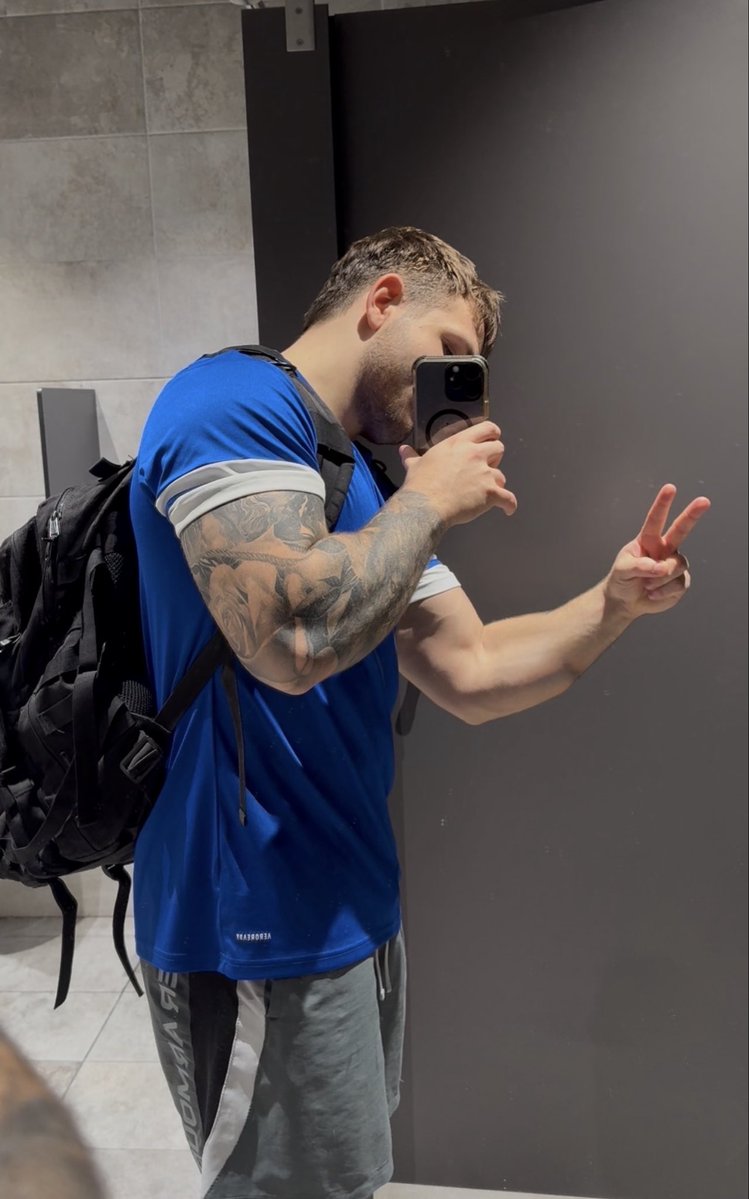 ALPHADEMAR's tweet photo. Quiero tributos y reírme de algún pringado 

#alpha #cashmaster #findom #sumiso #sumisofinanciero #beta #pelele #pagafantas #master https://t.co/YKStjbguxI