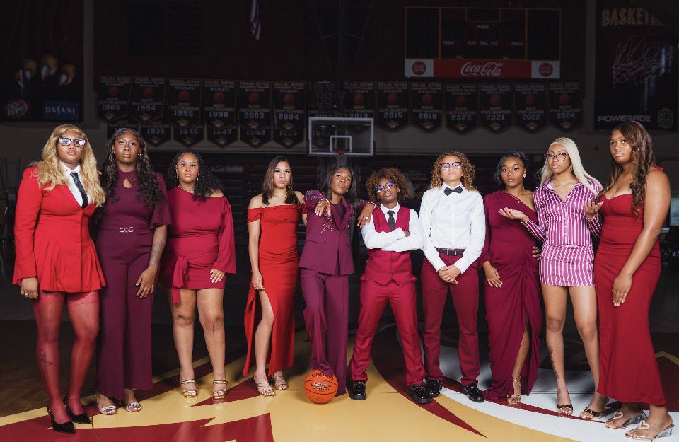 ShanaeGovan's tweet photo. Year 13 as a Head Coach. 🏀
Year 4 in the MACCC &amp; JUCO.
Year 2️⃣ at The River. 🌊

Still grateful God chose me to lead, serve, and impact lives through this game! This team is SPECIAL! 🫶🏾

#MediaDay #GodIsGood #RRR https://t.co/Io61FmPzut