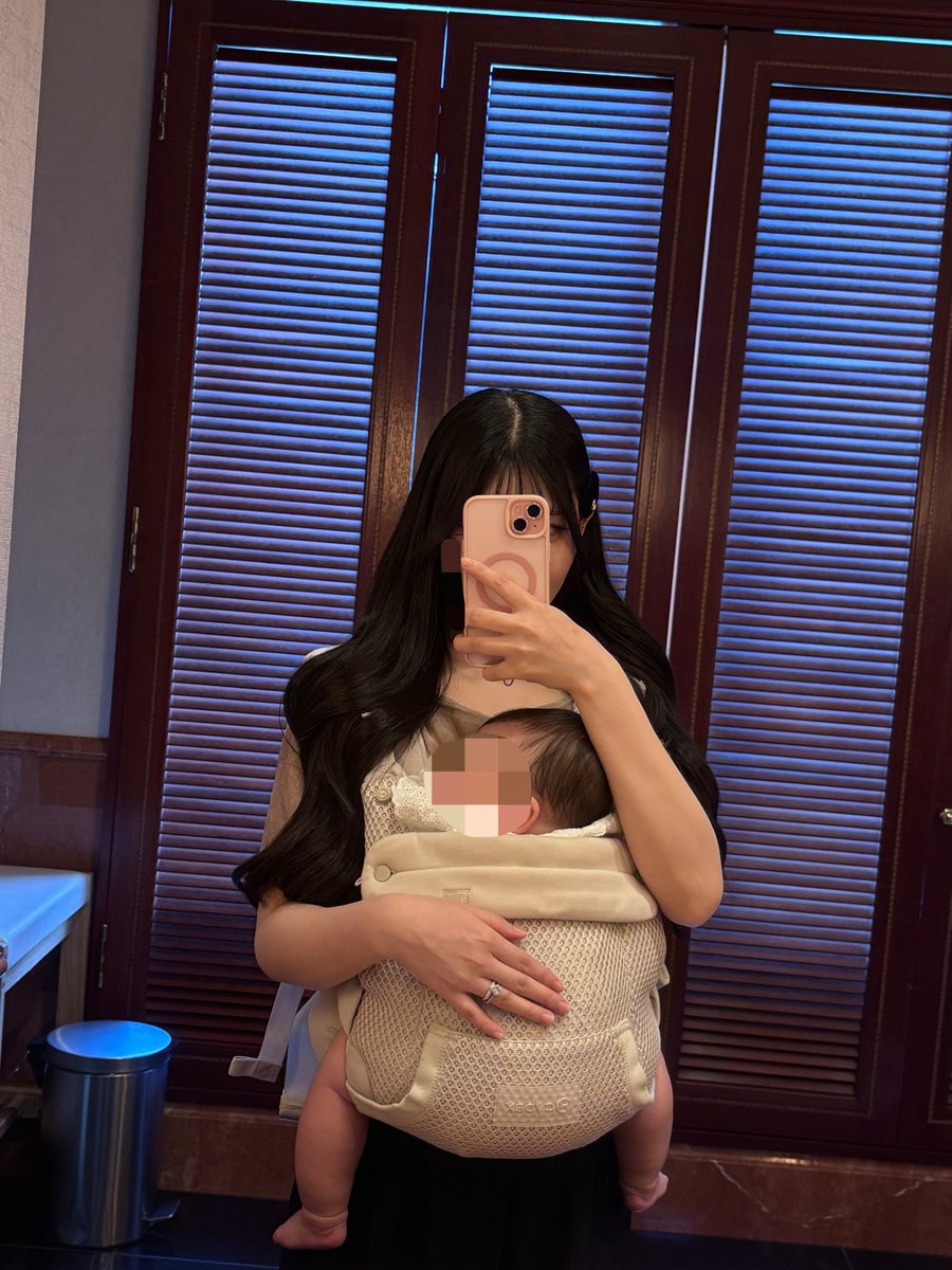 Ribon_chan0725's tweet photo. 育児してる人で私くらい髪の毛長い人見たことない😂😂
周りに切れよーって言われるけど切らないもんねー❣️❣️ https://t.co/yDSIDpw7UL