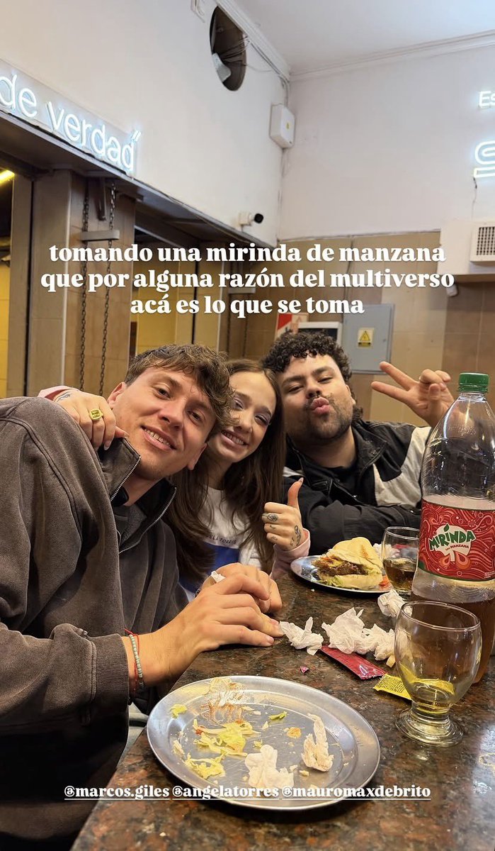 awchlatormenta's tweet photo. Yo solo quisiera estar ahi, comiendome un sandwich de milanesa y tomando una mirinda de manzana con ellos 🥹 https://t.co/uQVMv92TqF