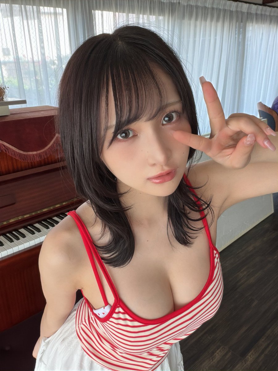 u__rchan's tweet photo. 10/28に
my fave visual vol.2掲載記念の
オンラインサイン会が開催されます✨

初の裏表紙 みんなにゲットして欲しい❣️
グッズも沢山！絶対お迎えしてね>  ̫<♡

https://t.co/2R7JO9iMGq https://t.co/7nQucccftk