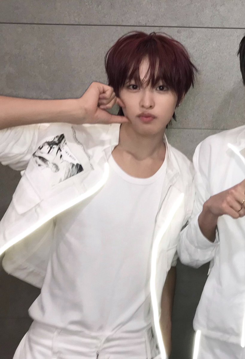 boomababoo's tweet photo. 쿨멍이키웟는데늑대됨어쩐지발이너무크더라니 https://t.co/Bwz1ybjPyp