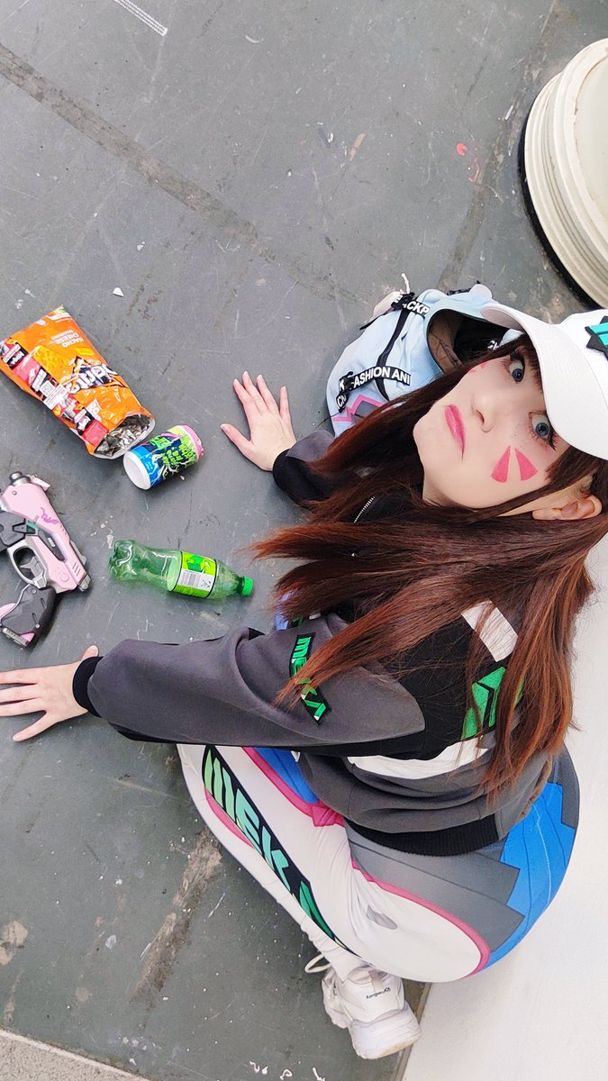 PuriCosplay's tweet photo. I dropped my Loot 😭💥

@PlayOverwatch I need new Lootboxes quick! 🥹🩷🩷🩷

https://t.co/5L5jqw7u87 at #polaris 

#overwatch #dva #cosplay #overwatchcosplay #dvacosplay #hanasong  #overwatchpartner  @OverwatchDE @OverwatchEU @Blizzard_Ent https://t.co/8dgOqyHliQ