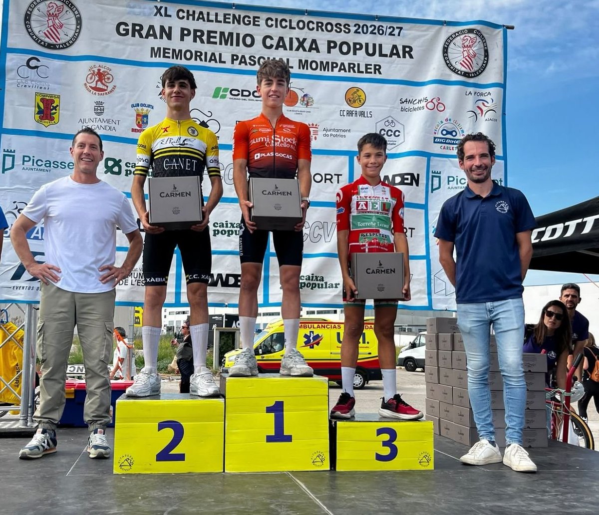 PalomarJulian's tweet photo. #ChallengeCXCV
#TrofeoCXAjuntanentPicassent
Marc Moncho estrena su palmarés como Sub 23 ganando el XVIII Trofeo Ciclocross Ajuntament de Picassent por delante de los Élites y Sara Bonillo vence en féminas
@fciclismocv @CiclismoLevante
@sarabonillo224
https://t.co/BqFjze9coj https://t.co/LchPQgDgsR