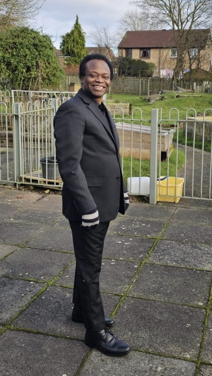 ndukaomeife's tweet photo. Me in suit. https://t.co/2AzWeU61Vp