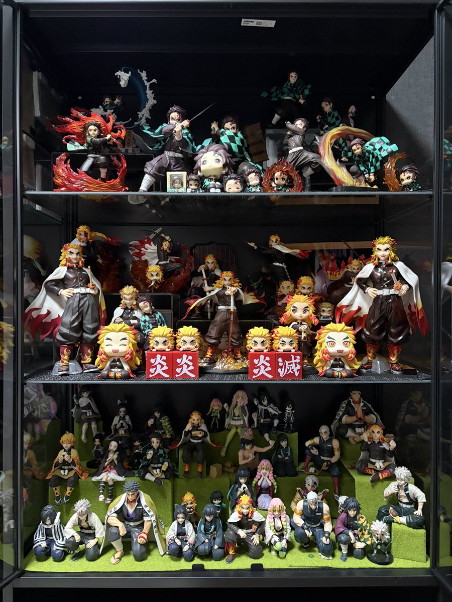 AniMai112's tweet photo. 本日も2時間かけてフィギュア棚の設置頑張りました🤣
(新フィギュア棚の組み立てに3時間半かかった😱)腰が痛すぎる🤣

んでもって炭治郎多すぎて炭治郎＆義勇コーナーにする予定が、炭治郎コーナーに😂
義勇さんコーナーはまた後日🫣 https://t.co/L1U4yU7DbJ
