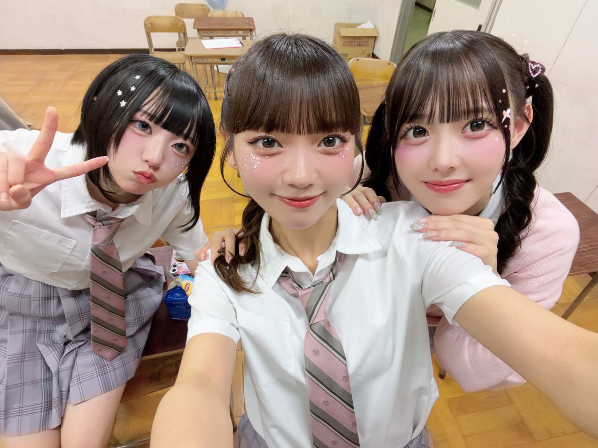 himeri_momiyama's tweet photo. 明日は #ハニフェス ⭐️
ひめりちゃんのペンライトカラーは青だよ🪄︎︎💙
たくさんふりふりしてね🫶🏻

おやすみっ(՞っ ̫ _՞)ᐝ

 #ひめんしょん。 https://t.co/hepTGoePH8