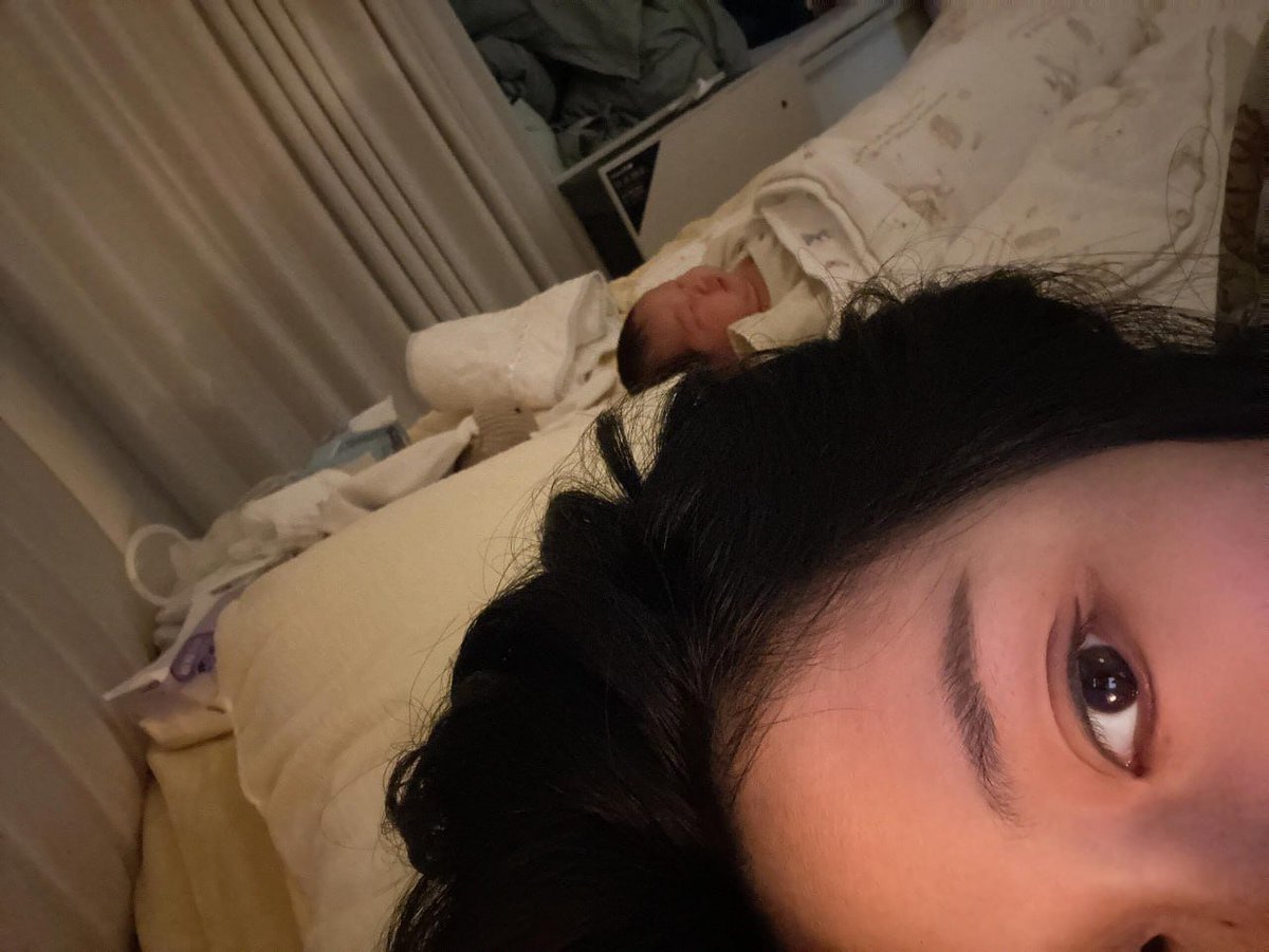 trbledmelon's tweet photo. 通乳小神兽睡着了，两个吸奶器都拿去消毒了··· #天塌了 https://t.co/2Dk5VFjieU